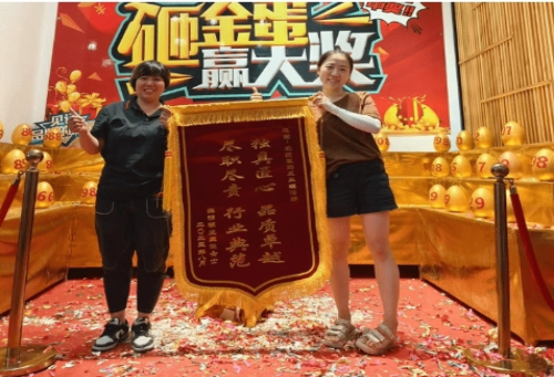 【匠·新聞】“匠”服務(wù)│工程部潘婷喜獲業(yè)主贈(zèng)錦旗致謝！